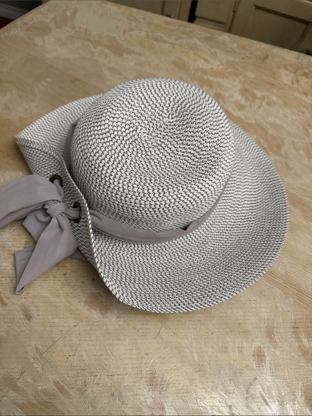 Nine West 🔥 Sunhat with band and tie bow at back